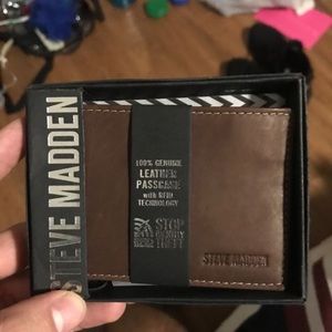 Steve Madden wallet